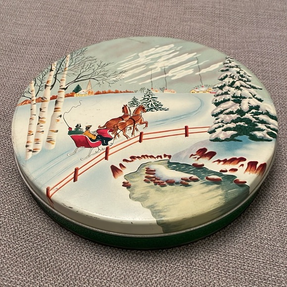 Vintage Cookie Tin by OLIVE Can Chicago with Winter Scenery Horse Drawn Sleigh - Picture 8 of 8